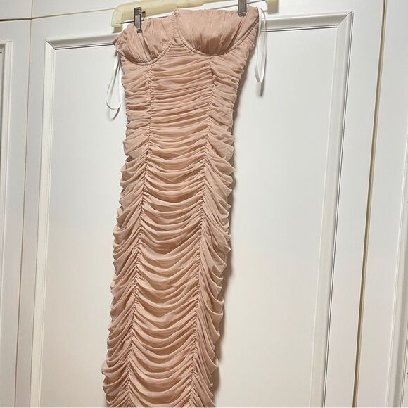 Aritzia Babaton Camille Luxor Ruched Bodycon Dress in Light pink - Size 4 - Picture 9 of 11